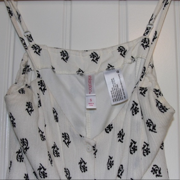 Patterned Button-Up Romper - Picture 3 of 4